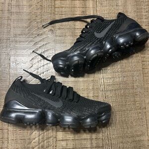 Nike Women Black Athletic Shoes